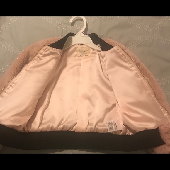 SIOLD SOLD Pearl Faux Fur Bomber Jacket w) Jeans - Picture 4 of 8